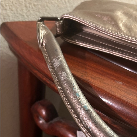 Elegant Silver Women's Handbag - Picture 4 of 10